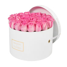 Load image into Gallery viewer, Fresh Roses in 20cm Round Box